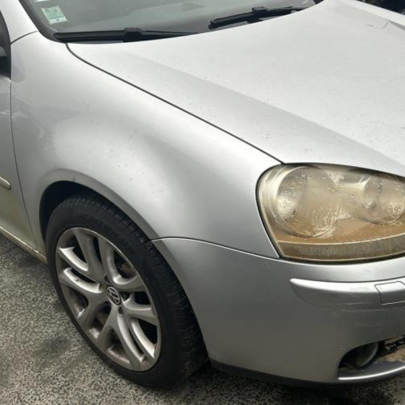 Feu arriere secondaire gauche (feux) VOLKSWAGEN GOLF 5 Photo n°4
