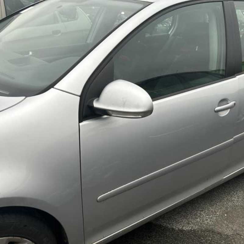 Feu arriere secondaire gauche (feux) VOLKSWAGEN GOLF 5 Photo n°7