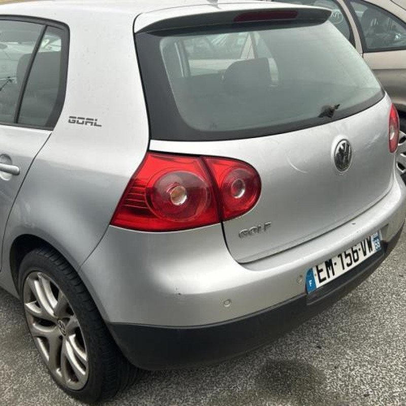 Feu arriere secondaire gauche (feux) VOLKSWAGEN GOLF 5 Photo n°10