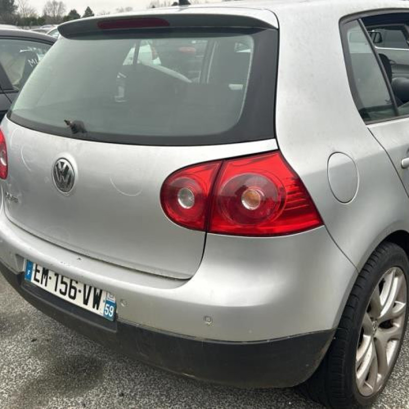 Feu arriere secondaire gauche (feux) VOLKSWAGEN GOLF 5 Photo n°11