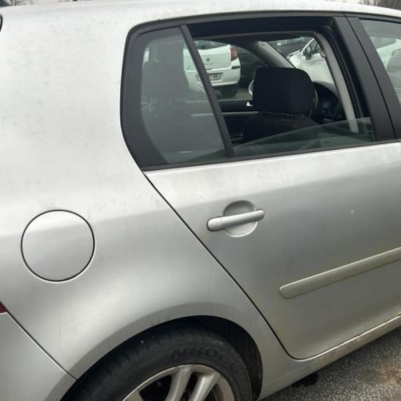 Feu arriere secondaire gauche (feux) VOLKSWAGEN GOLF 5 Photo n°12