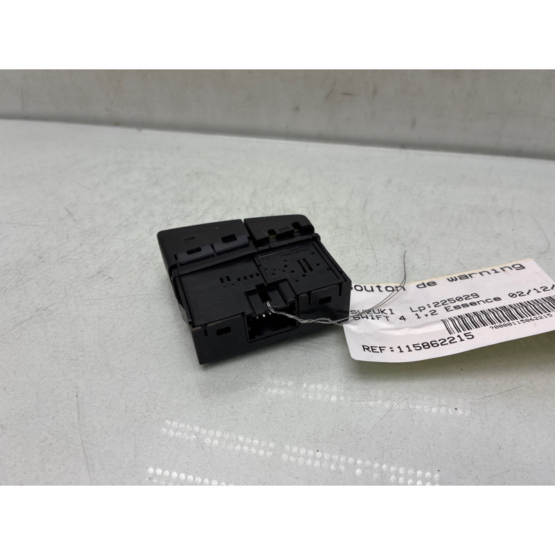 Bouton de warning SUZUKI SWIFT 4 Photo n°1