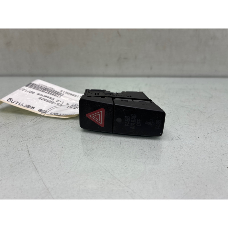 Bouton de warning SUZUKI SWIFT 4 Photo n°3