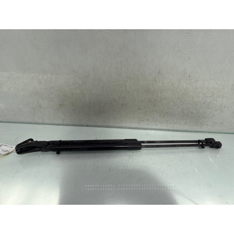 Verin de coffre SUZUKI SWIFT 4 Photo n°2