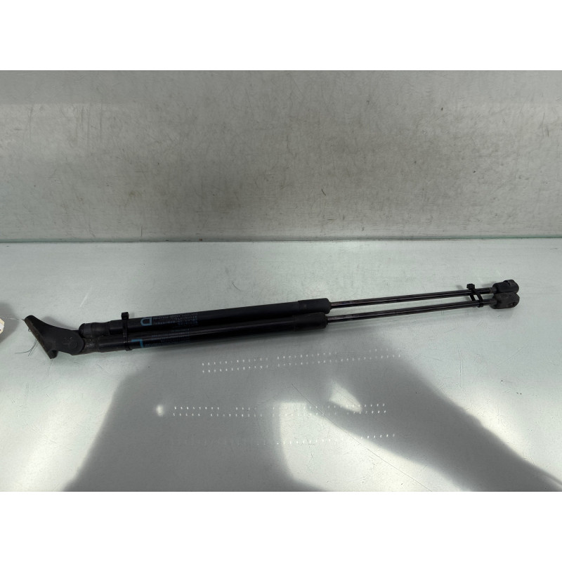 Verin de coffre SUZUKI SWIFT 4 Photo n°4