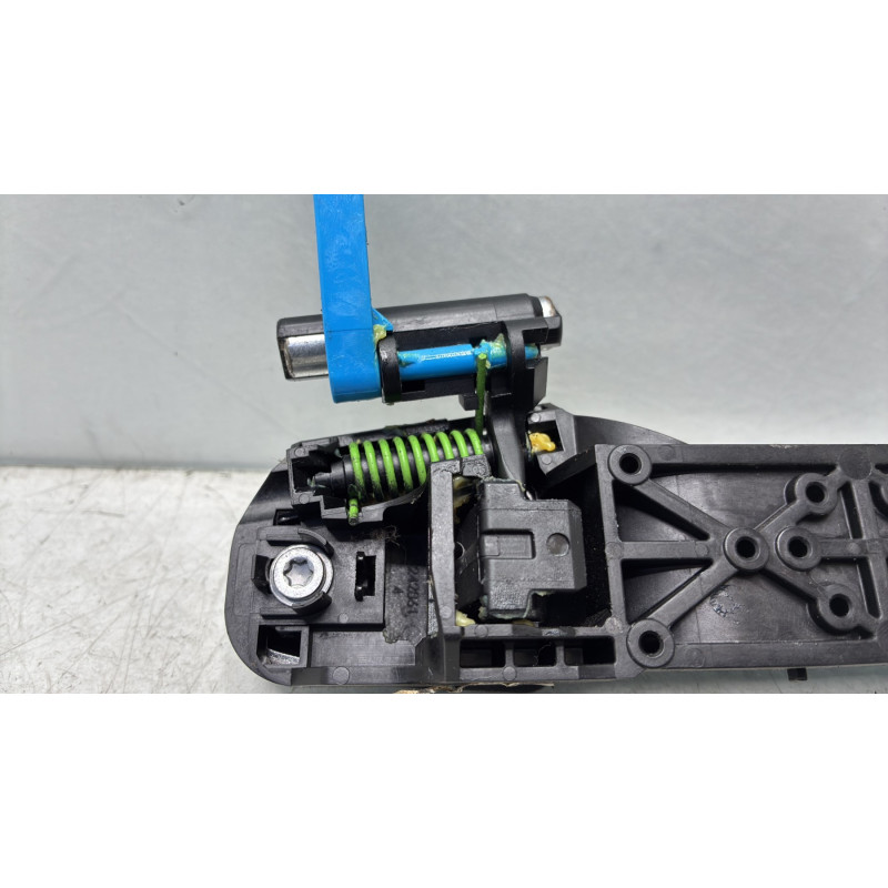 Poignee porte arriere gauche TOYOTA YARIS 3 Photo n°3