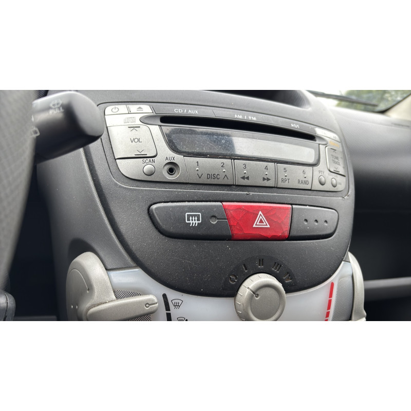 Poignee interieur avant droit PEUGEOT 107 Photo n°11