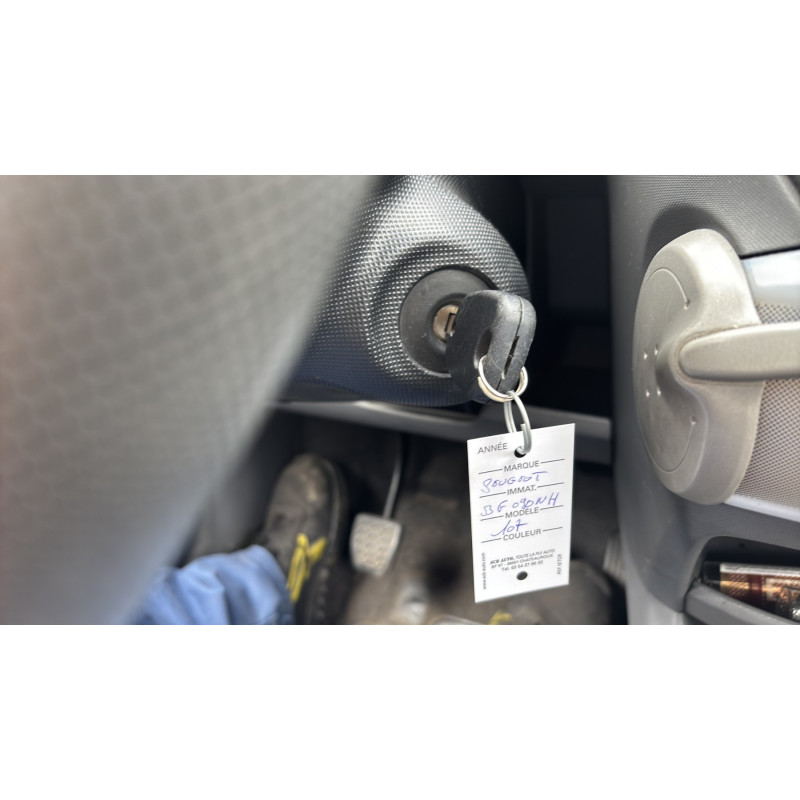 Poignee interieur avant droit PEUGEOT 107 Photo n°13