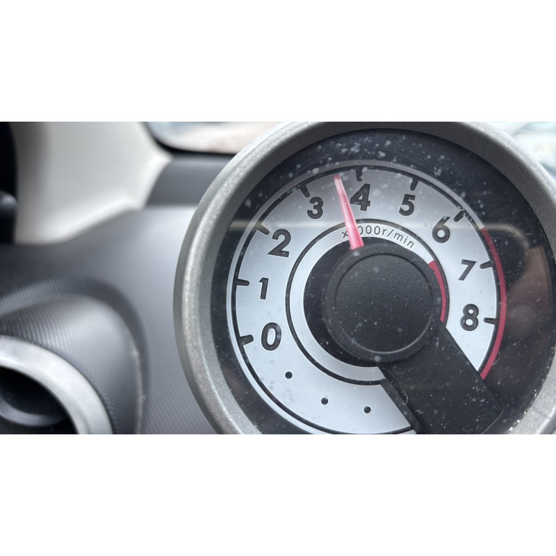 Poignee interieur avant droit PEUGEOT 107 Photo n°16
