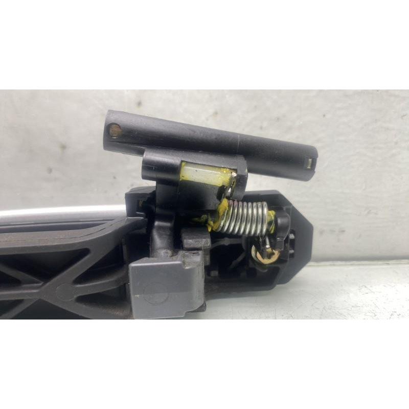 Poignee porte arriere droit SUZUKI SWIFT 3 Photo n°3