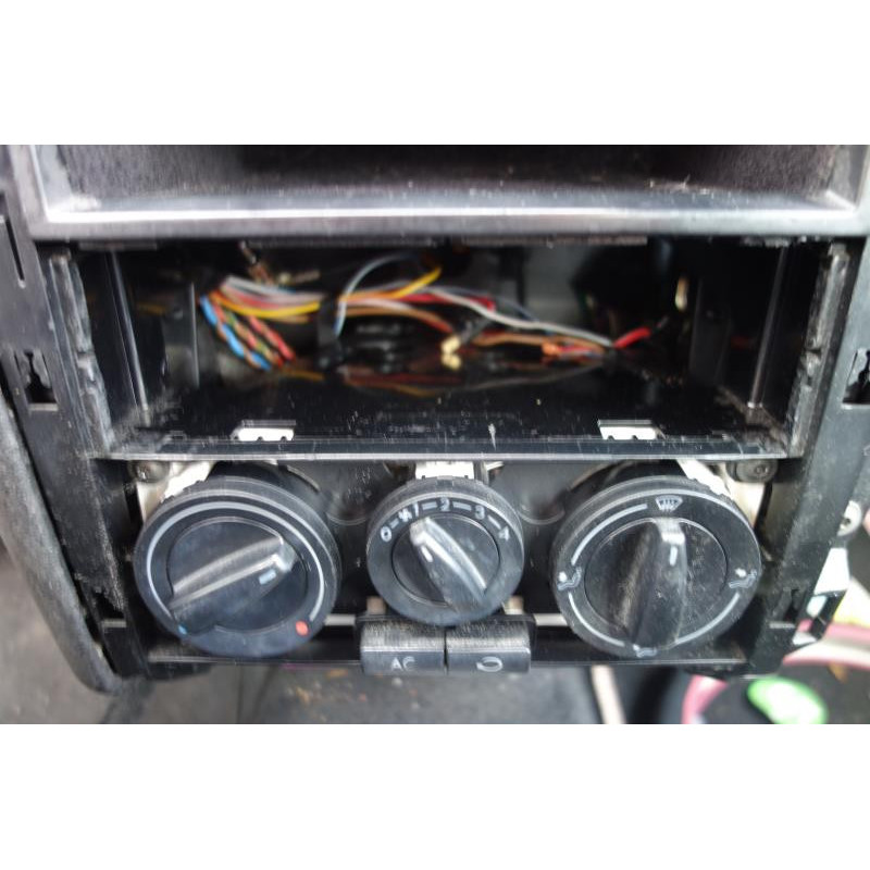 Etrier arriere droit (freinage) VOLKSWAGEN BORA Photo n°9