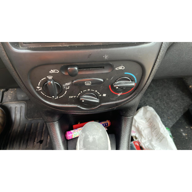 Poignee interieur avant gauche PEUGEOT 206 Photo n°13