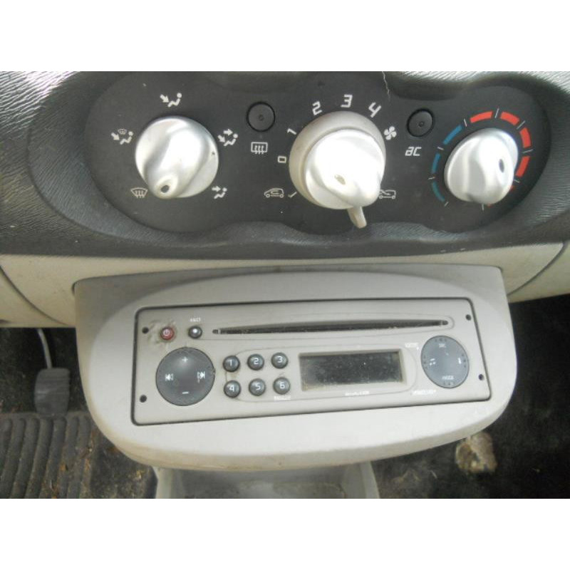 Poignee porte avant droit RENAULT TWINGO 2 Photo n°10