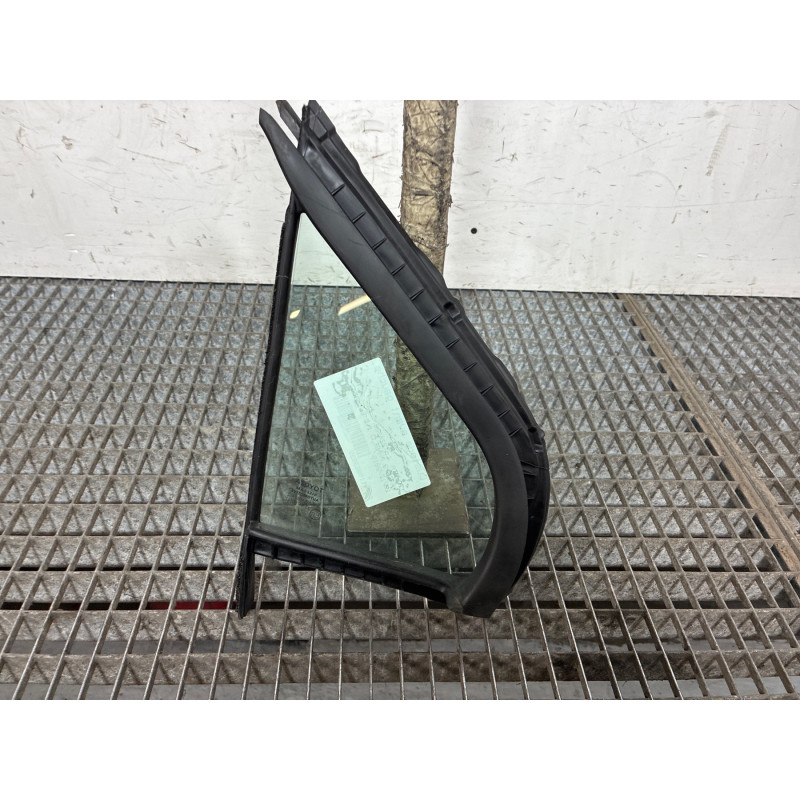 Custode avant gauche (porte) TOYOTA YARIS 3 Photo n°1