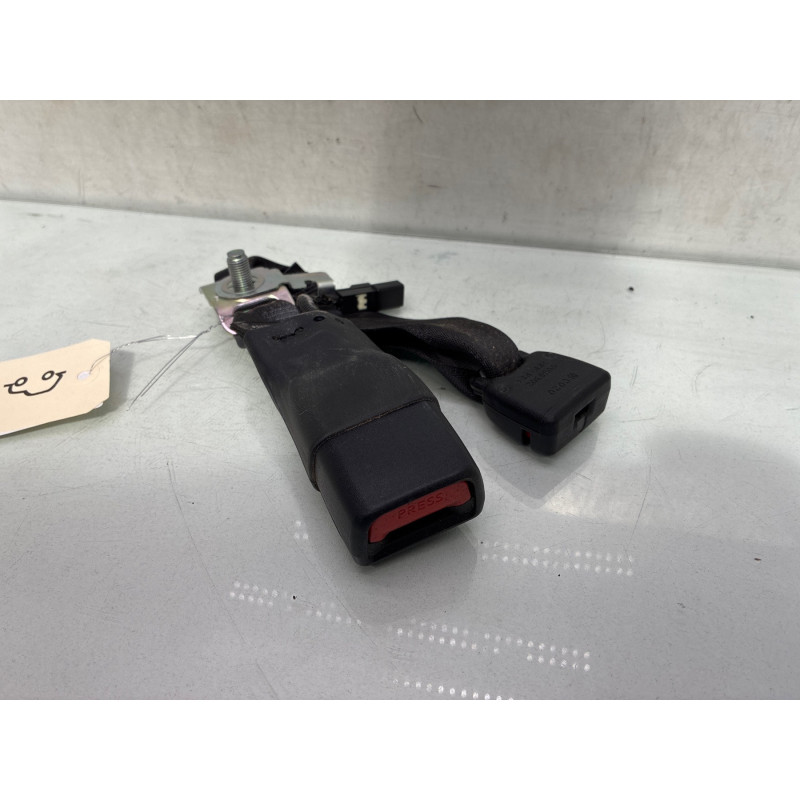 Attache ceinture arriere droit TOYOTA YARIS 3 Photo n°4