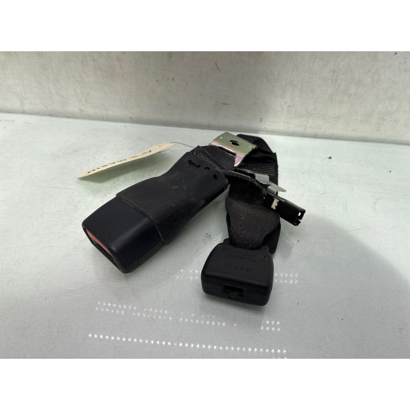 Attache ceinture arriere droit TOYOTA YARIS 3 Photo n°5