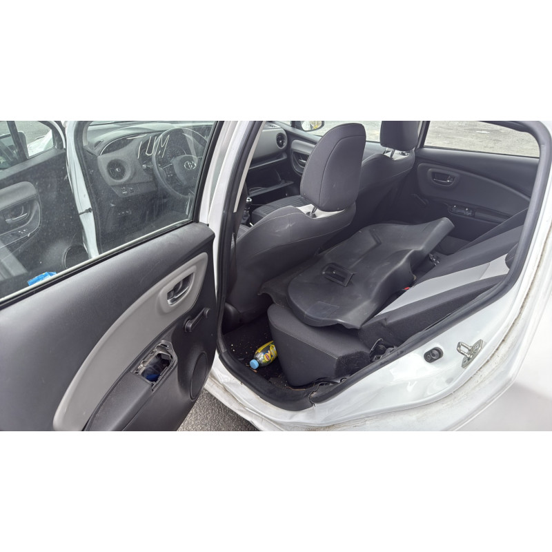 Attache ceinture arriere droit TOYOTA YARIS 3 Photo n°16
