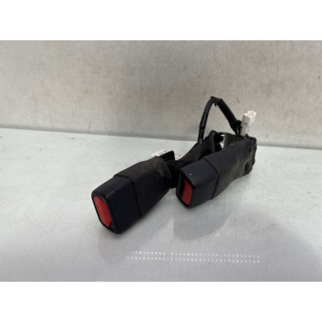 Attache ceinture arriere gauche TOYOTA YARIS 3 Photo n°1