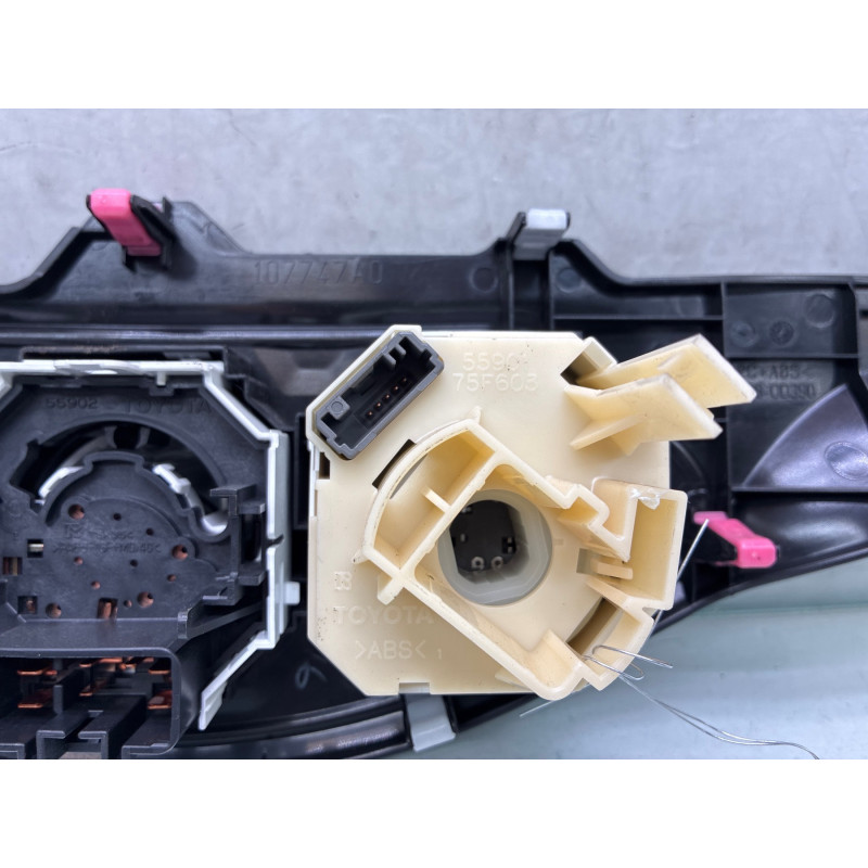 Commande chauffage TOYOTA YARIS 3 Photo n°2
