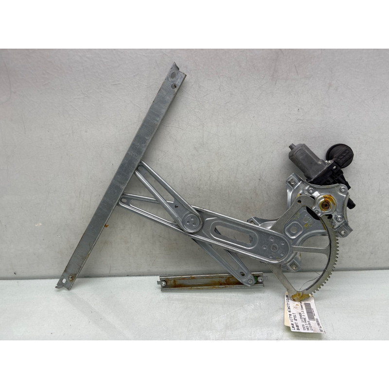 Leve vitre electrique avant droit TOYOTA YARIS 3 Photo n°1