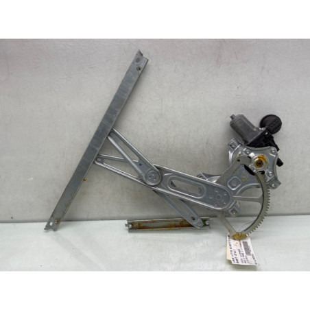 Leve vitre electrique avant droit TOYOTA YARIS 3 Photo n°1