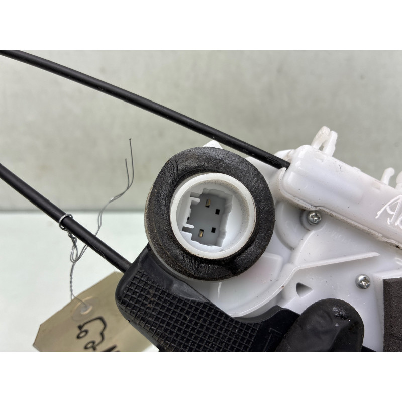 Serrure arriere gauche TOYOTA YARIS 3 Photo n°5