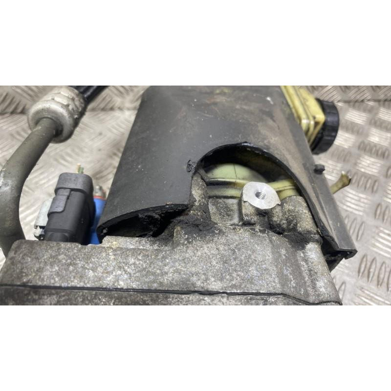 Pompe de direction RENAULT LAGUNA 3 Photo n°9