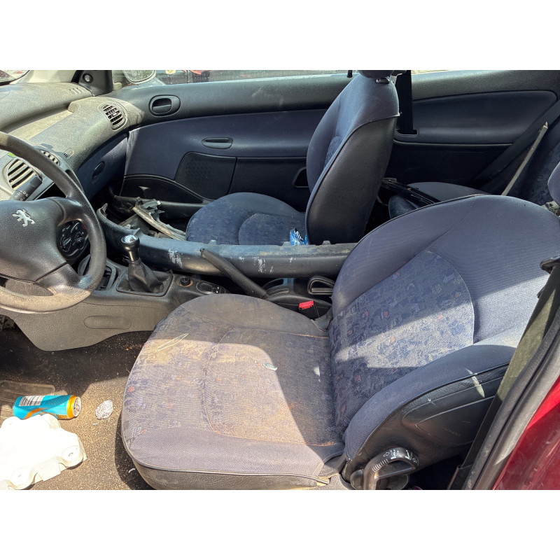 Attache ceinture avant gauche PEUGEOT 206 Photo n°8