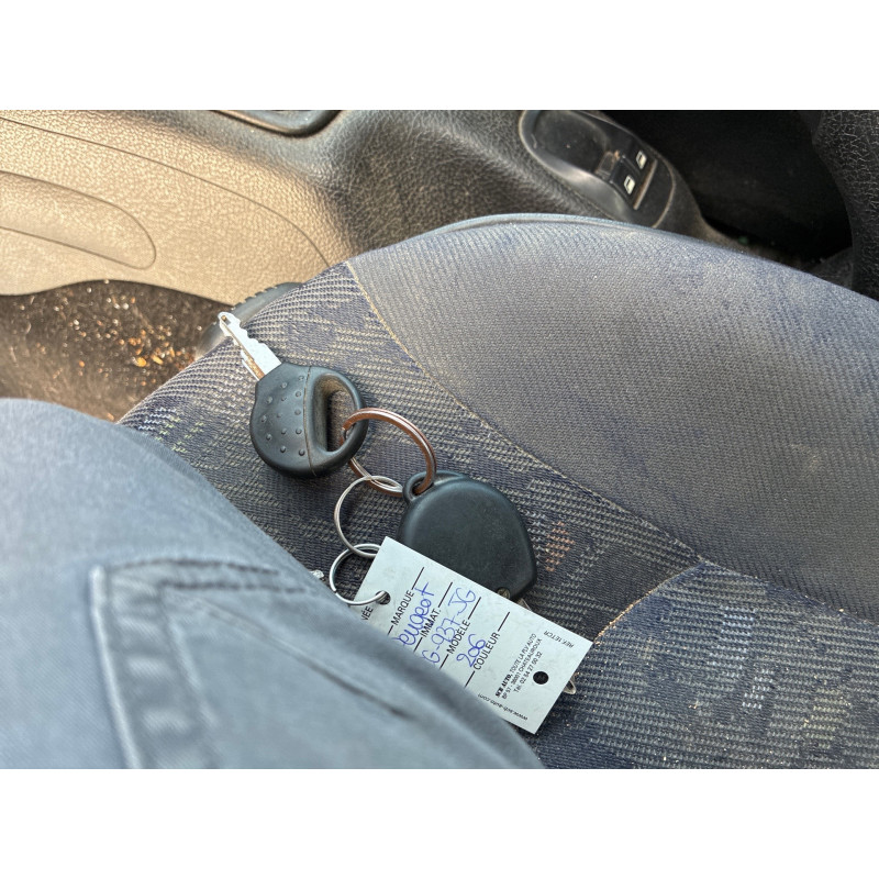 Pretensionneur de ceinture avant droit PEUGEOT 206 Photo n°6