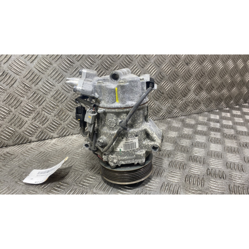 Compresseur clim RENAULT CLIO 4 Photo n°1