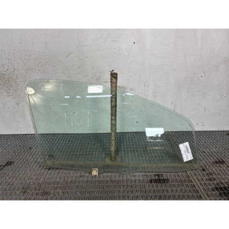 Vitre avant droit PEUGEOT 107