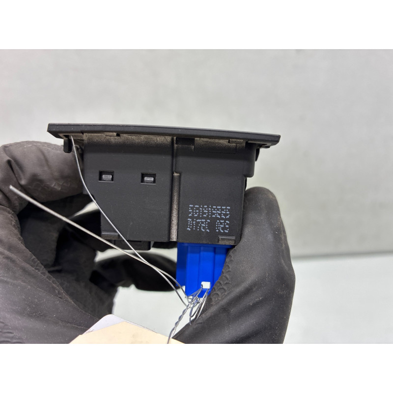 Bouton de warning VOLKSWAGEN GOLF 7 Photo n°4