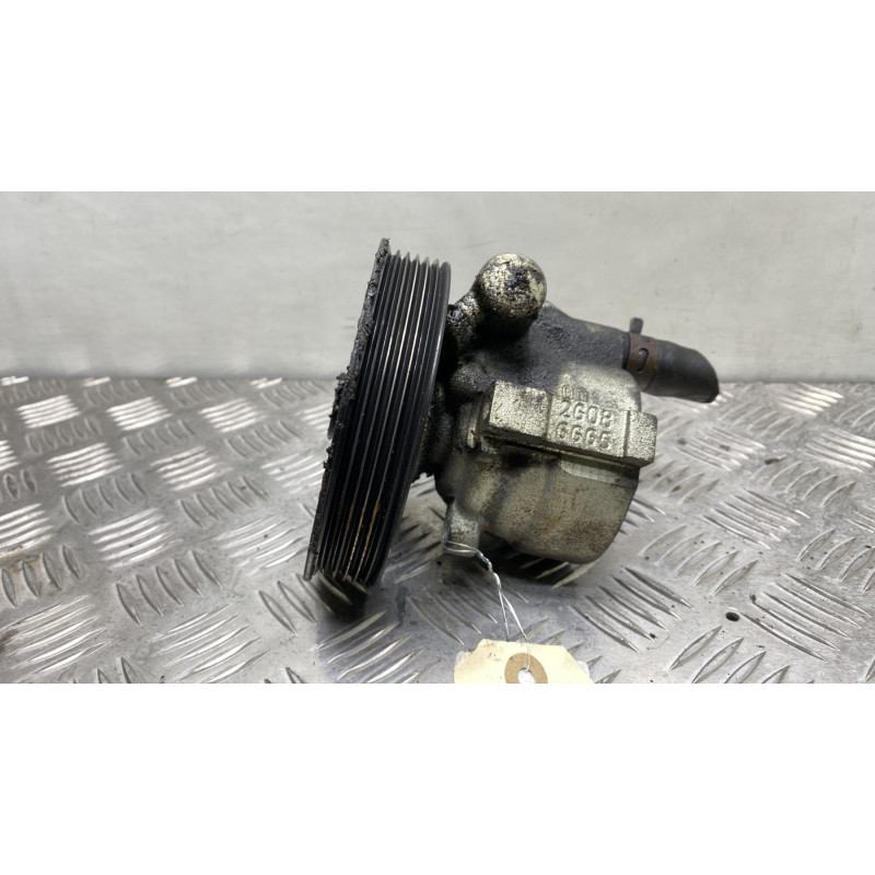 Pompe de direction RENAULT MEGANE 1 Photo n°4