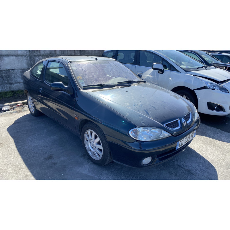 Pompe de direction RENAULT MEGANE 1 Photo n°6