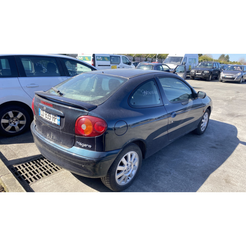 Pompe de direction RENAULT MEGANE 1 Photo n°7