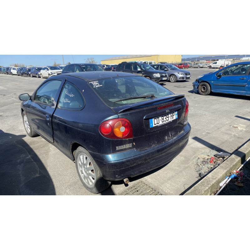 Pompe de direction RENAULT MEGANE 1 Photo n°8