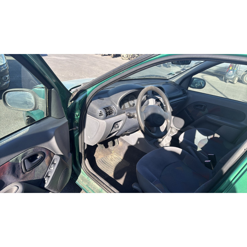 Pompe de direction RENAULT CLIO 2 Photo n°13