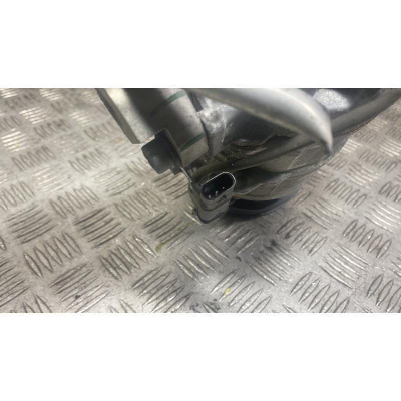 Compresseur clim BMW SERIE 1 F20 Photo n°3