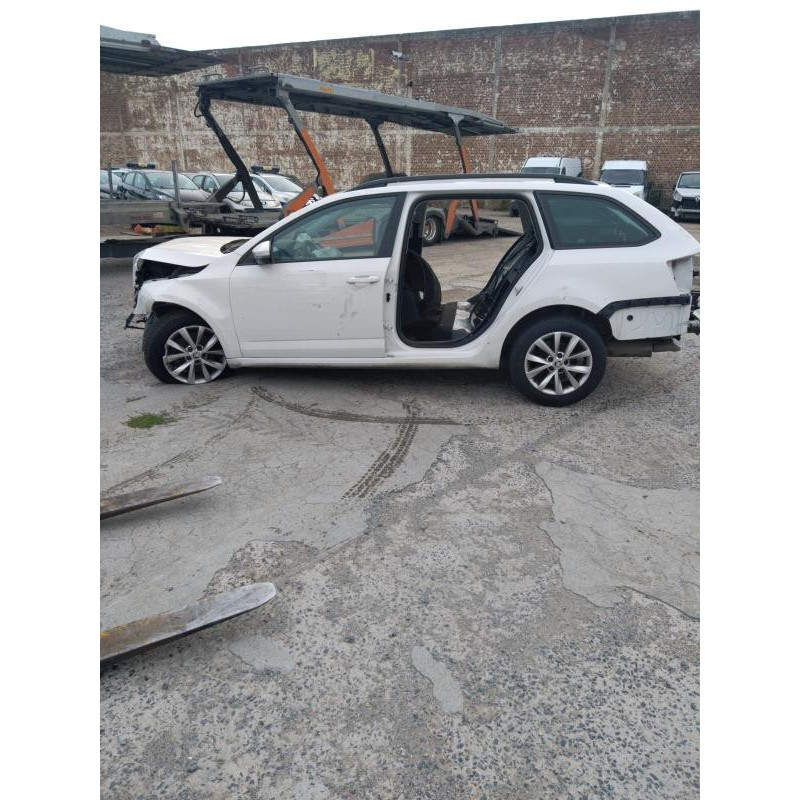 Compresseur clim SKODA OCTAVIA 3 Photo n°7
