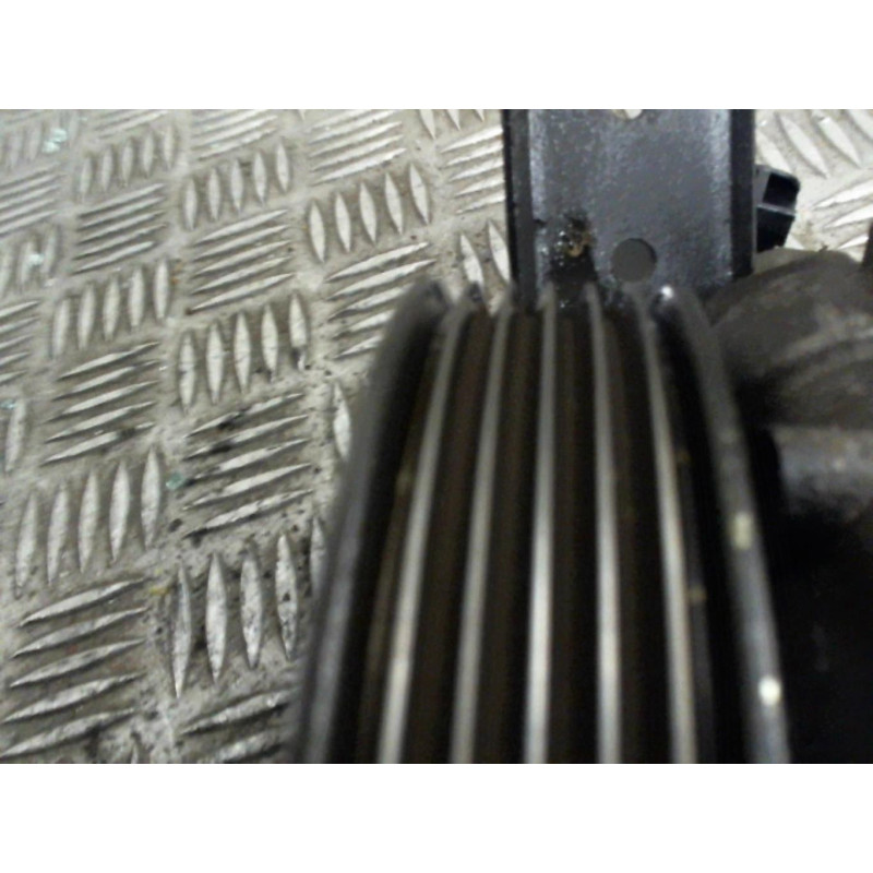 Pompe de direction CITROEN C8 Photo n°2