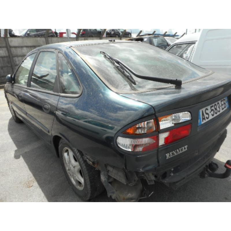 Pompe de direction RENAULT LAGUNA 1 Photo n°7