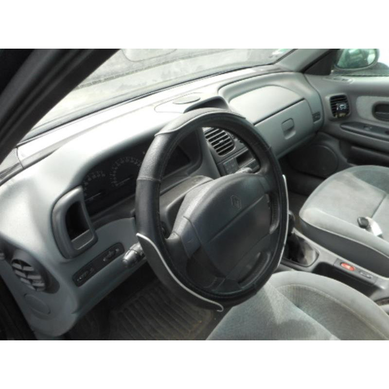 Pompe de direction RENAULT LAGUNA 1 Photo n°8