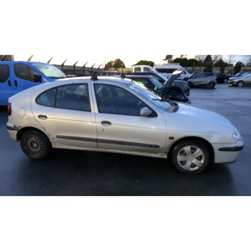 Pompe de direction RENAULT MEGANE 1 Photo n°10