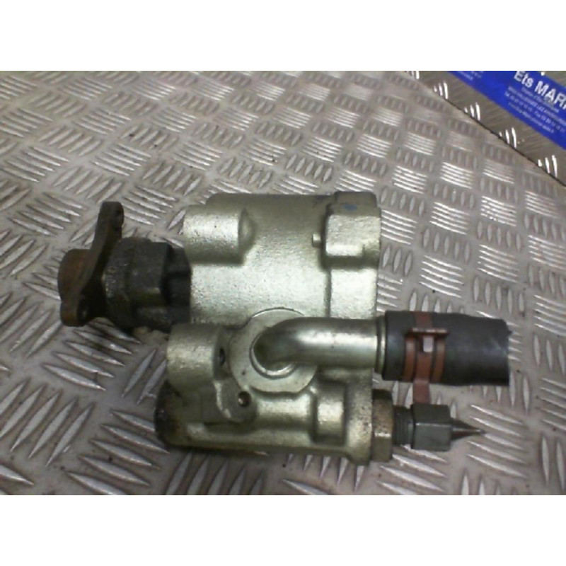 Pompe de direction RENAULT MEGANE 1 Photo n°2