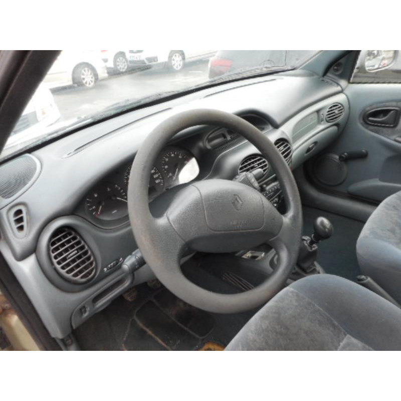Pompe de direction RENAULT MEGANE 1 Photo n°6