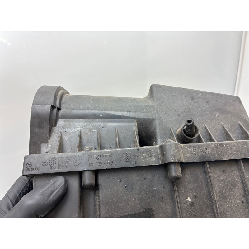 Boitier filtre a air VOLKSWAGEN TOURAN 1 Photo n°4