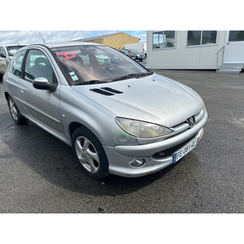 Attache ceinture avant gauche PEUGEOT 206 Photo n°8