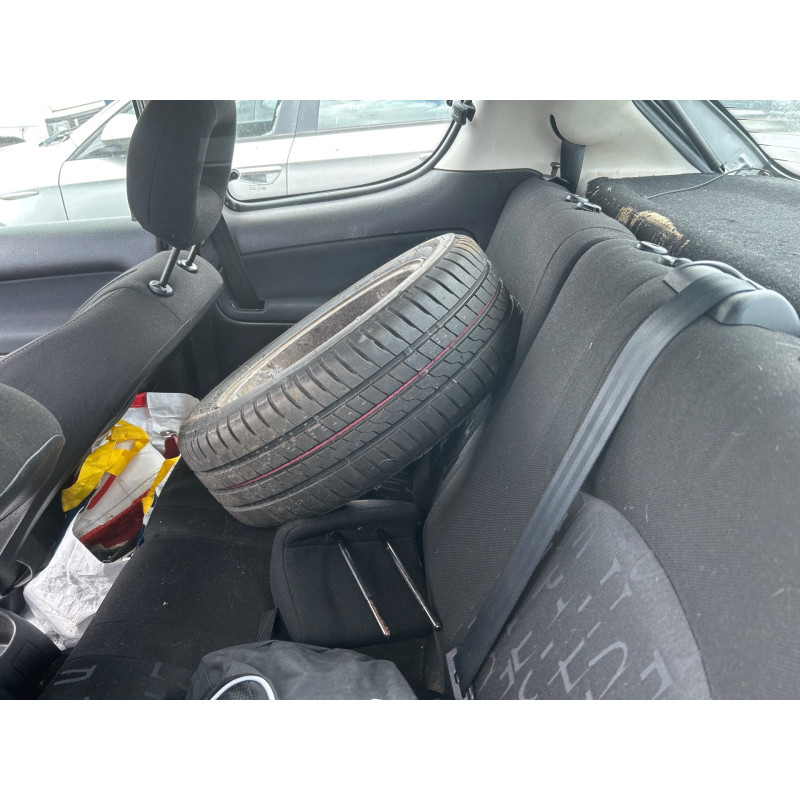 Attache ceinture avant gauche PEUGEOT 206 Photo n°10