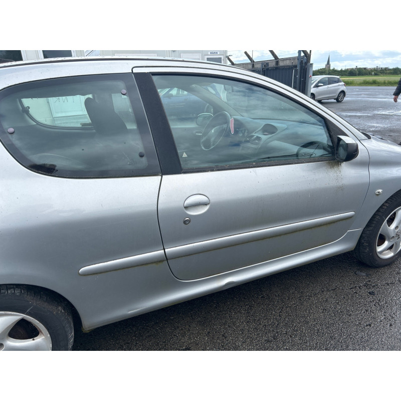 Attache ceinture avant gauche PEUGEOT 206 Photo n°15