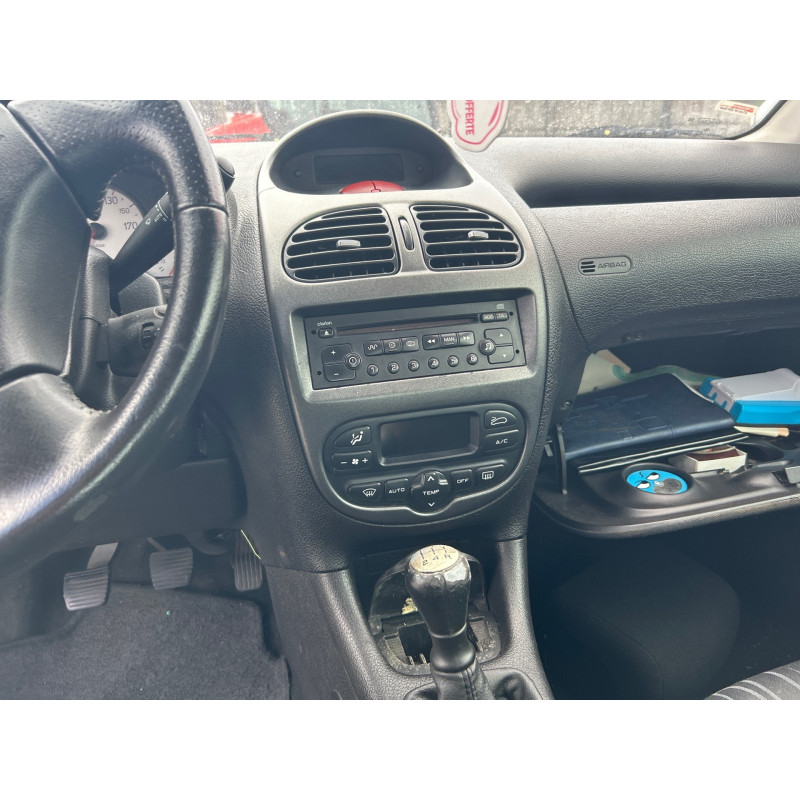Attache ceinture avant gauche PEUGEOT 206 Photo n°16